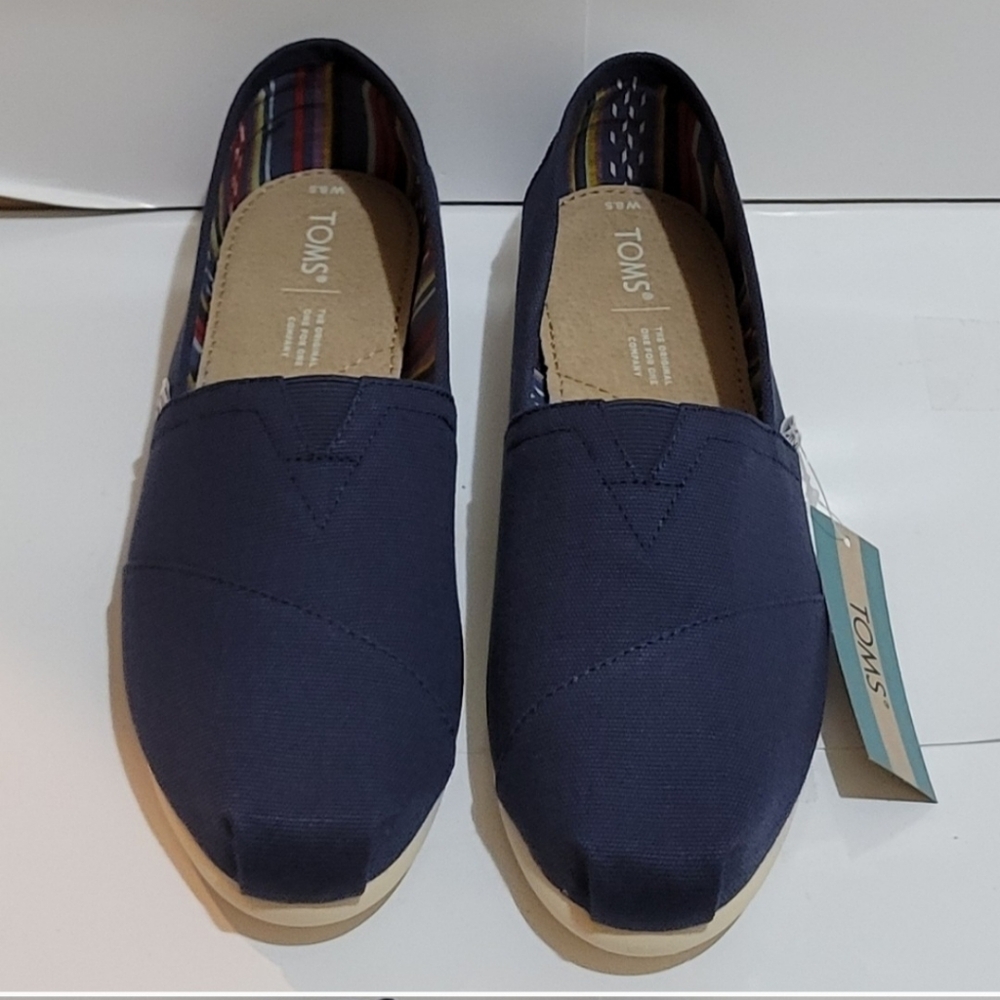 TOMS NWT in Box Navy canvas slip ons - Picture 2 of 13